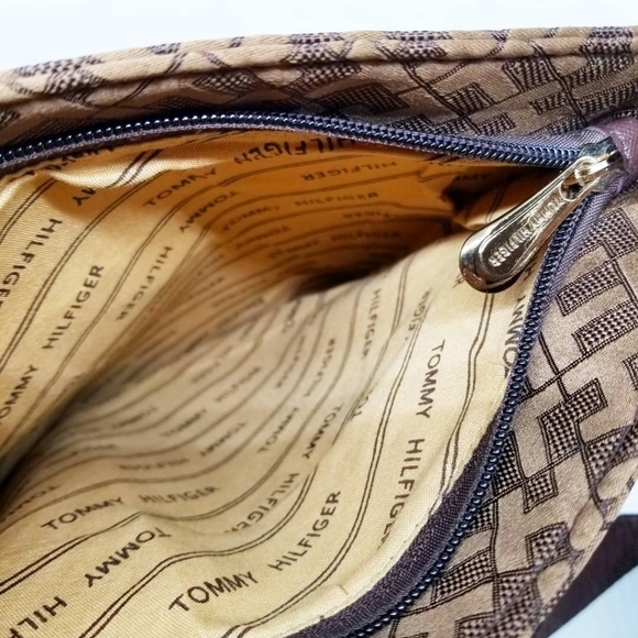 Tommy Hilfiger monogram brown/tan crossbody bag - Picture 5 of 6